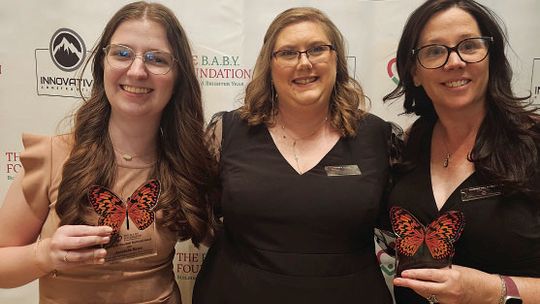 Mother, daughter receive volunteer award