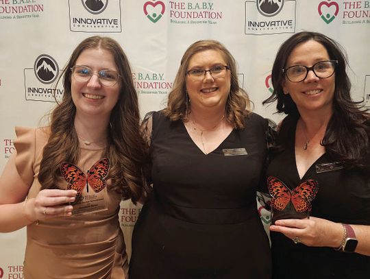Mother, daughter receive volunteer award