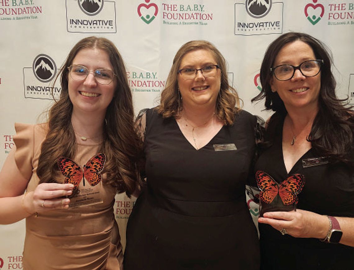 Mother, daughter receive volunteer award